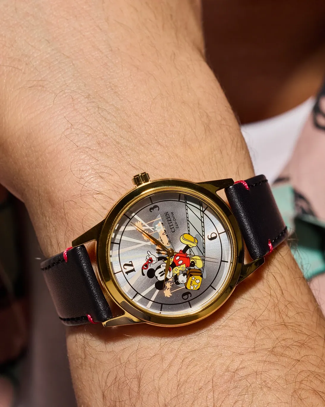 Mickey Mouse Takes Hollywood Silver-Tone Dial Leather Strap FE7063